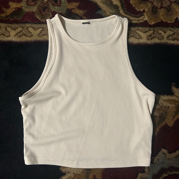 Cute Cropped Tanks - Picture 4 of 4